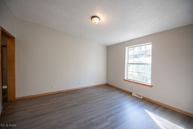 2709 Backwater Road SE, New Philadelphia, OH 44663