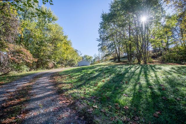 2709 Backwater Road SE, New Philadelphia, OH 44663