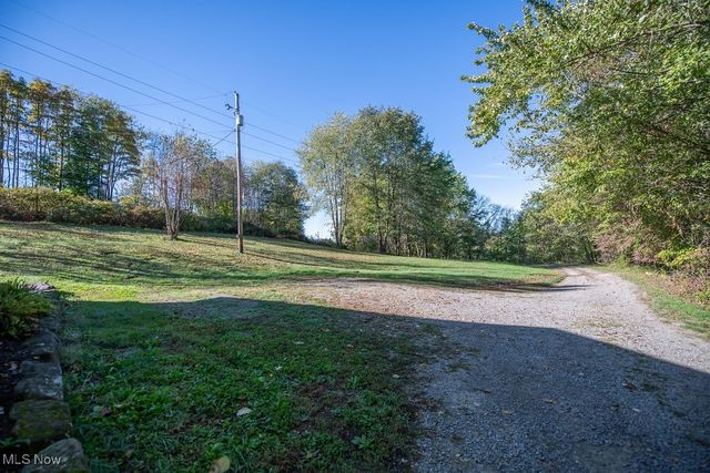 2709 Backwater Road SE, New Philadelphia, OH 44663