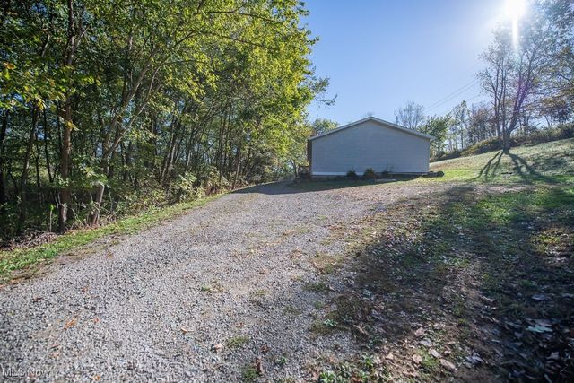 2709 Backwater Road SE, New Philadelphia, OH 44663