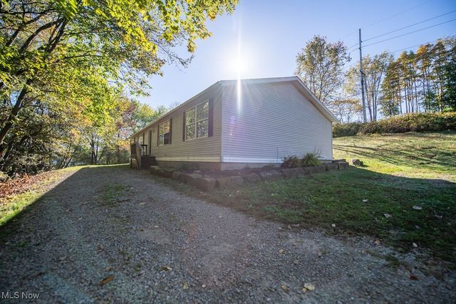 2709 Backwater Road SE, New Philadelphia, OH 44663