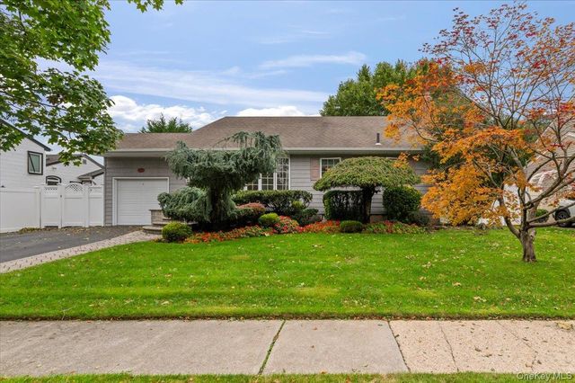 3 Jerold Street, Plainview, NY 11803