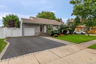 3 Jerold Street, Plainview, NY 11803