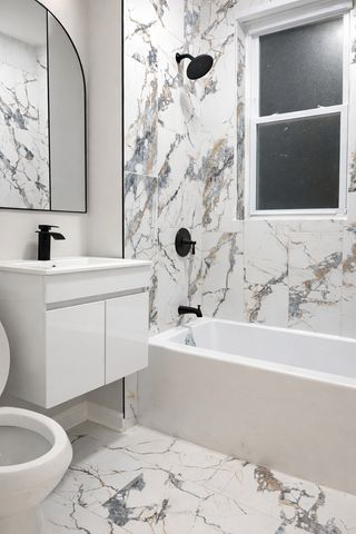 3927 W Lexington Avenue 1, Chicago, IL 60624