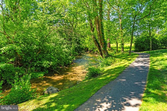157 LOUISA BEALL LN, Charles Town, WV 25414