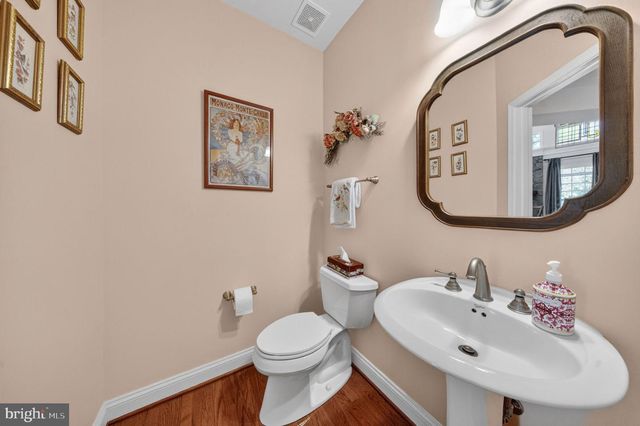 157 LOUISA BEALL LN, Charles Town, WV 25414