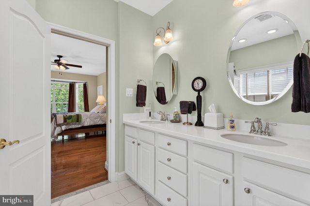 157 LOUISA BEALL LN, Charles Town, WV 25414