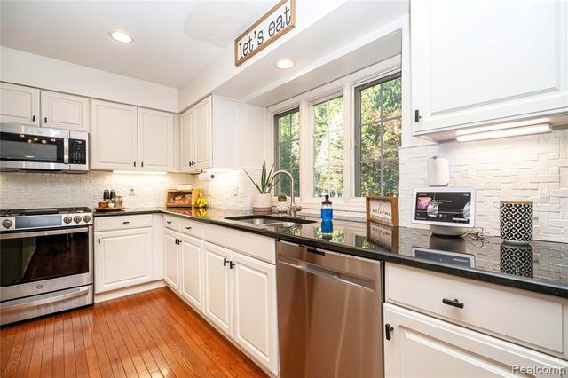 4987 Arbor Court, West Bloomfield, MI 48324