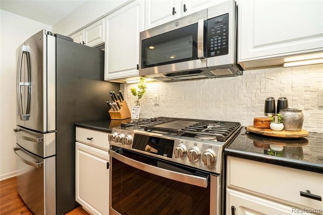 4987 Arbor Court, West Bloomfield, MI 48324