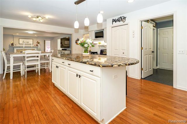 4987 Arbor Court, West Bloomfield, MI 48324