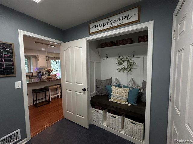 4987 Arbor Court, West Bloomfield, MI 48324