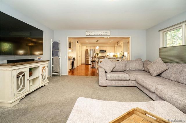 4987 Arbor Court, West Bloomfield, MI 48324