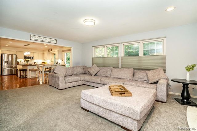 4987 Arbor Court, West Bloomfield, MI 48324