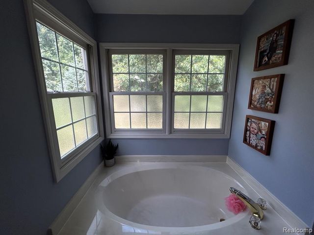 4987 Arbor Court, West Bloomfield, MI 48324