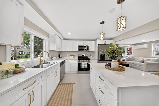 11 S Berryman St, Westport, MA 02790