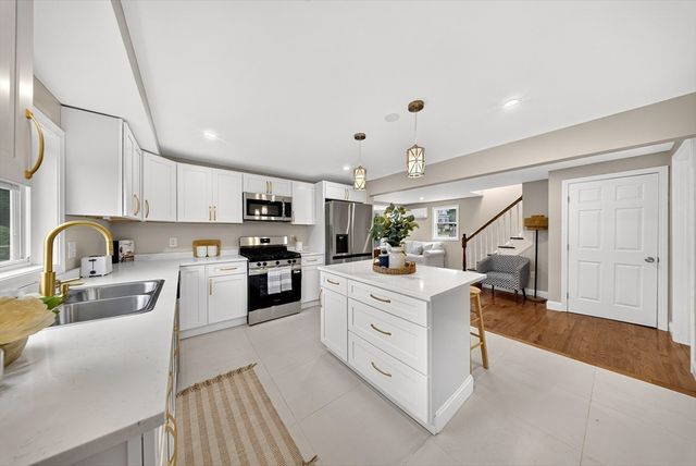 11 S Berryman St, Westport, MA 02790