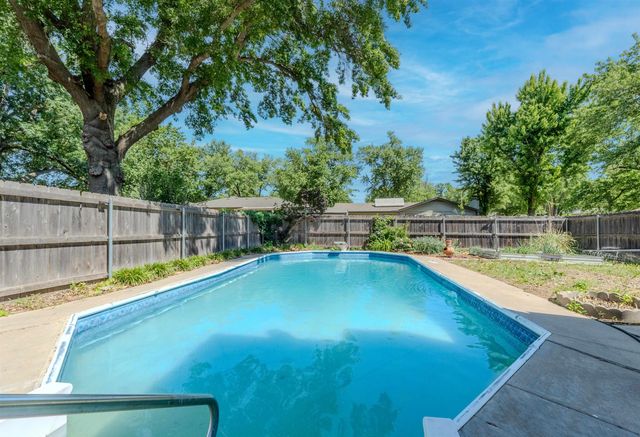 924 E Kay, Derby, KS 67037