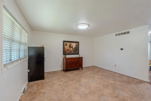 924 E Kay, Derby, KS 67037
