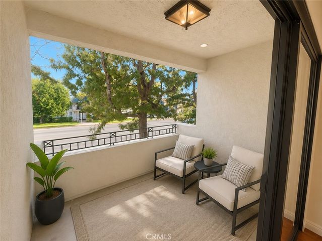 5009 Woodman 202, Sherman Oaks, CA 91423