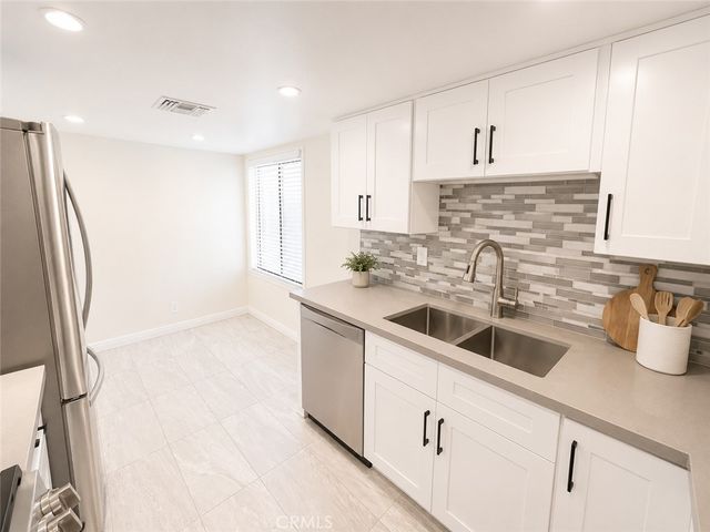 5009 Woodman 202, Sherman Oaks, CA 91423