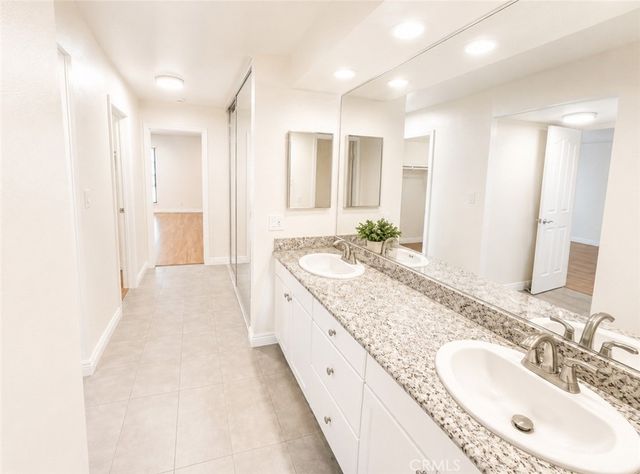 5009 Woodman 202, Sherman Oaks, CA 91423