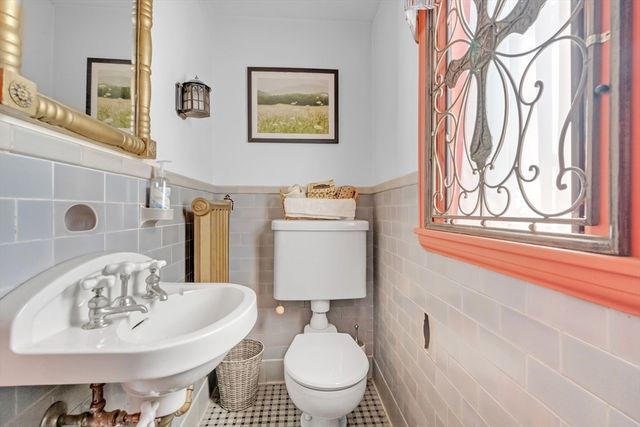 283 Longhill St, Springfield, MA 01108