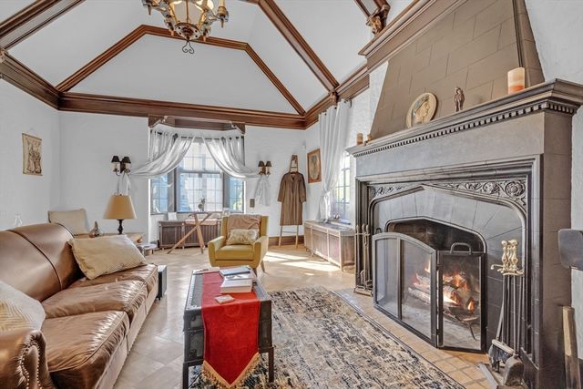 283 Longhill St, Springfield, MA 01108