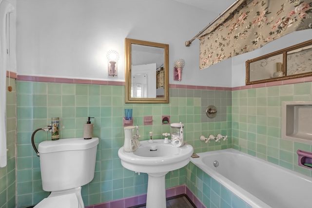 283 Longhill St, Springfield, MA 01108