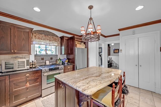 283 Longhill St, Springfield, MA 01108