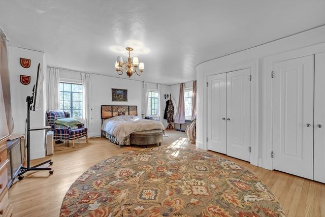 283 Longhill St, Springfield, MA 01108