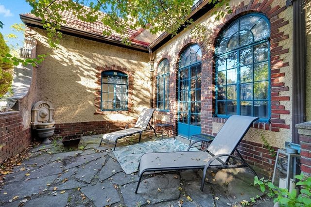 283 Longhill St, Springfield, MA 01108