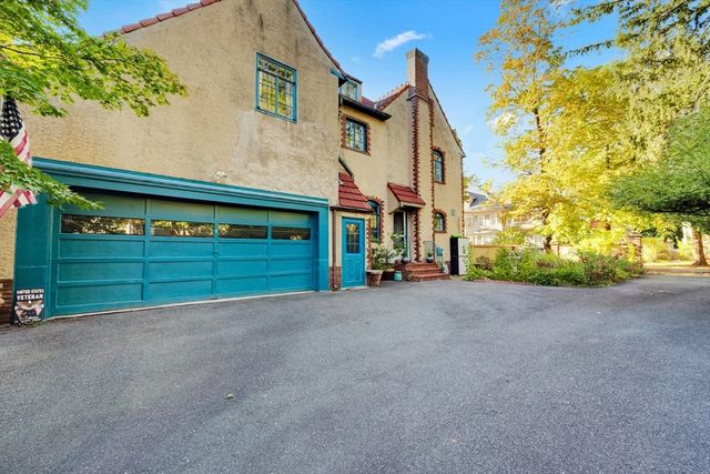 283 Longhill St, Springfield, MA 01108