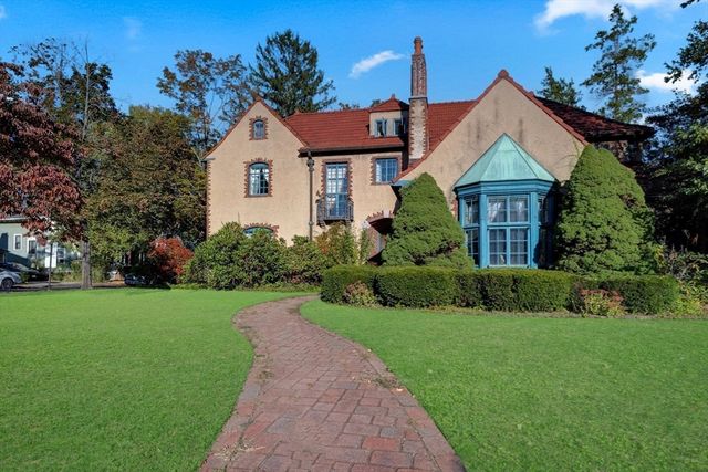 283 Longhill St, Springfield, MA 01108