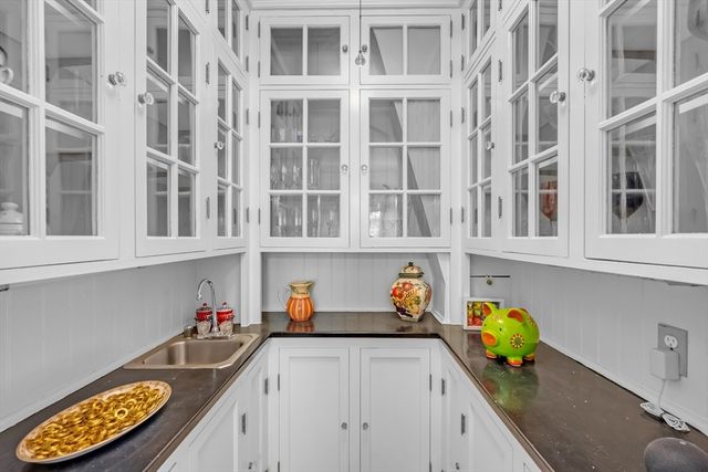 283 Longhill St, Springfield, MA 01108