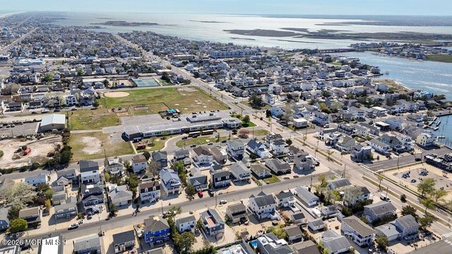 274 S 1st Street, Surf City, NJ 08008