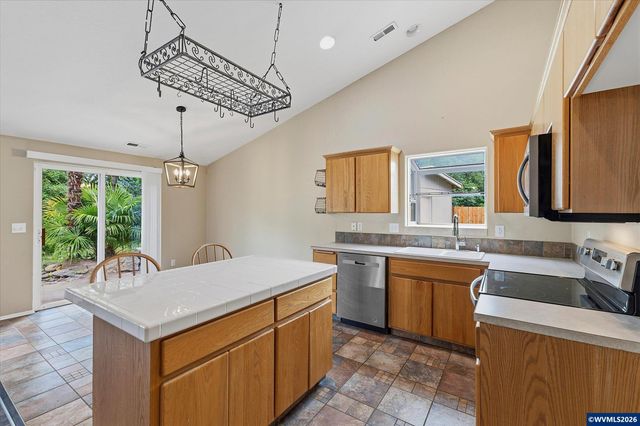 1302 SW Darci Dr, Mcminnville, OR 97128