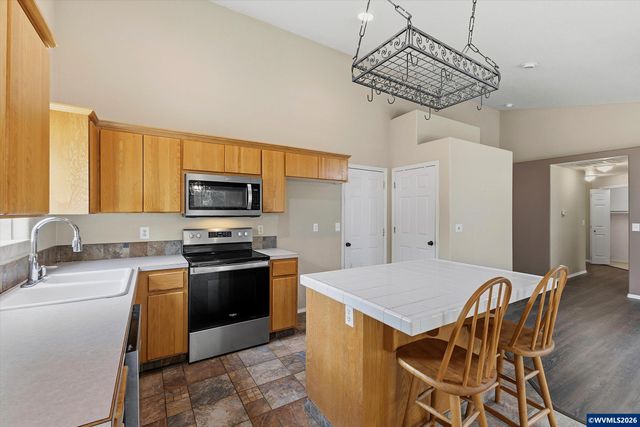 1302 SW Darci Dr, Mcminnville, OR 97128