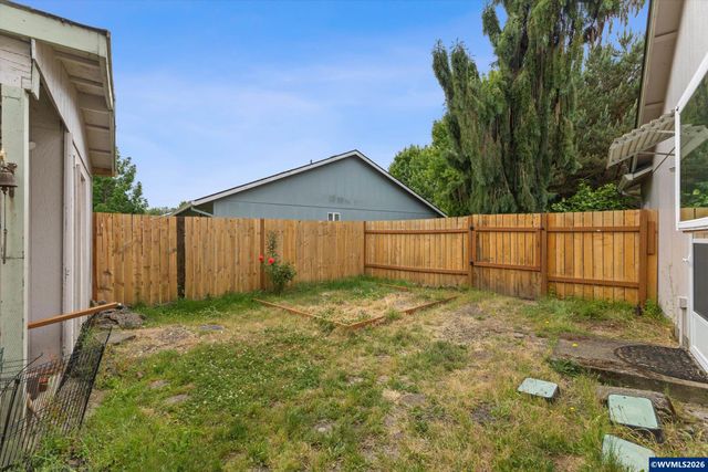 1302 SW Darci Dr, Mcminnville, OR 97128