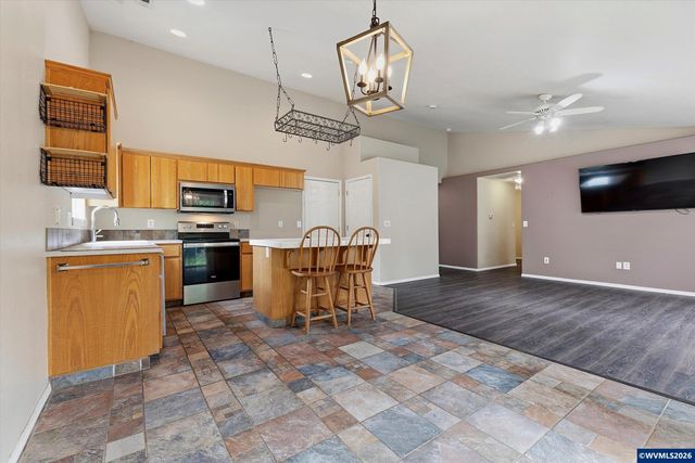 1302 SW Darci Dr, Mcminnville, OR 97128