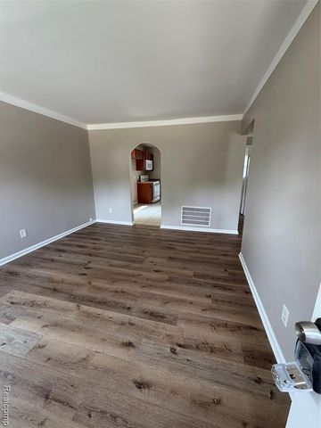 27373 Dartmouth Street, Madison Heights, MI 48071