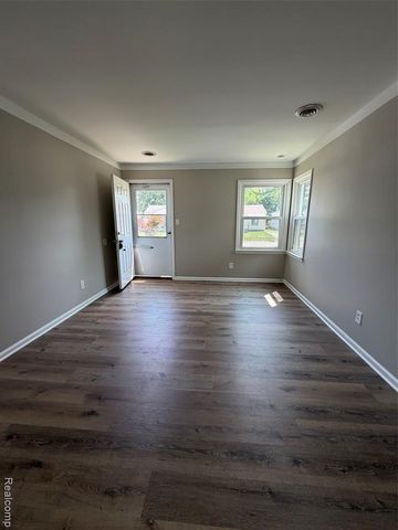 27373 Dartmouth Street, Madison Heights, MI 48071
