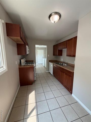 27373 Dartmouth Street, Madison Heights, MI 48071