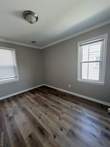 27373 Dartmouth Street, Madison Heights, MI 48071