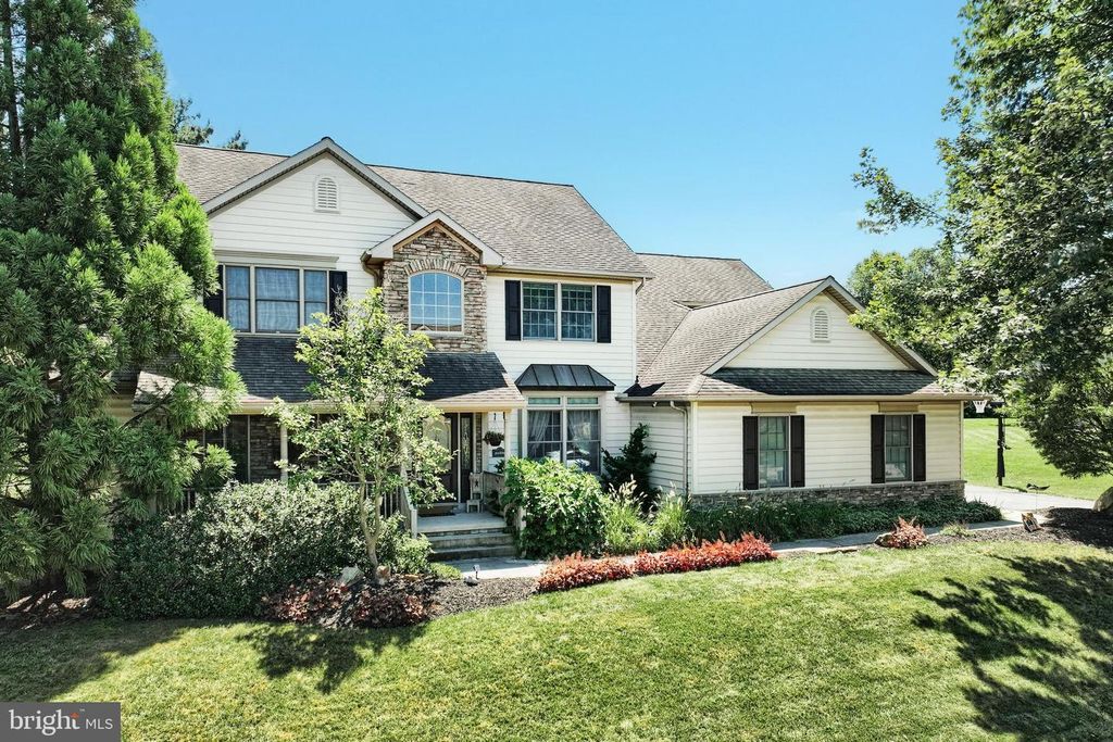 2415 EMIRAY CT, York, PA 17403