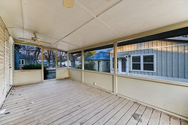 306 Garwood ST, Smithville, TX 78957