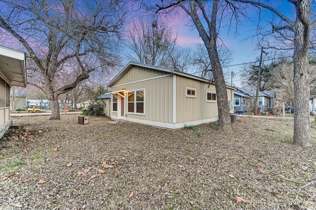 306 Garwood ST, Smithville, TX 78957