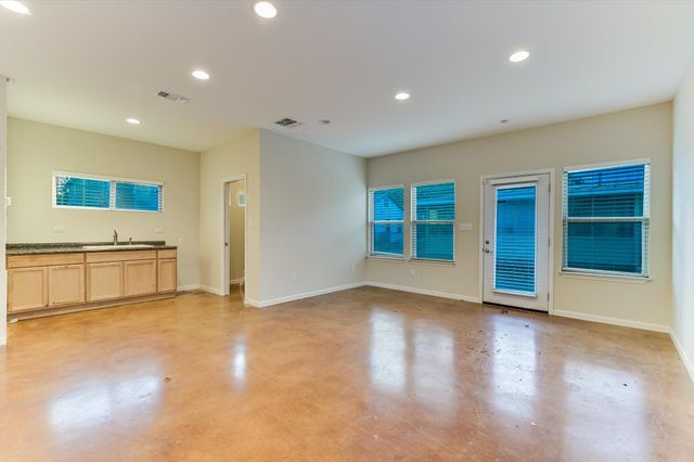 306 Garwood ST, Smithville, TX 78957