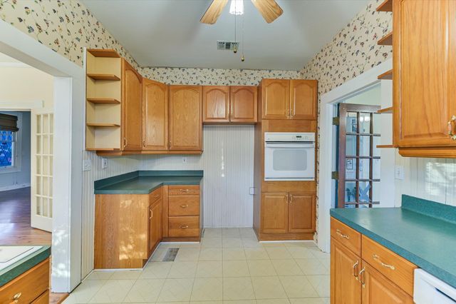 306 Garwood ST, Smithville, TX 78957