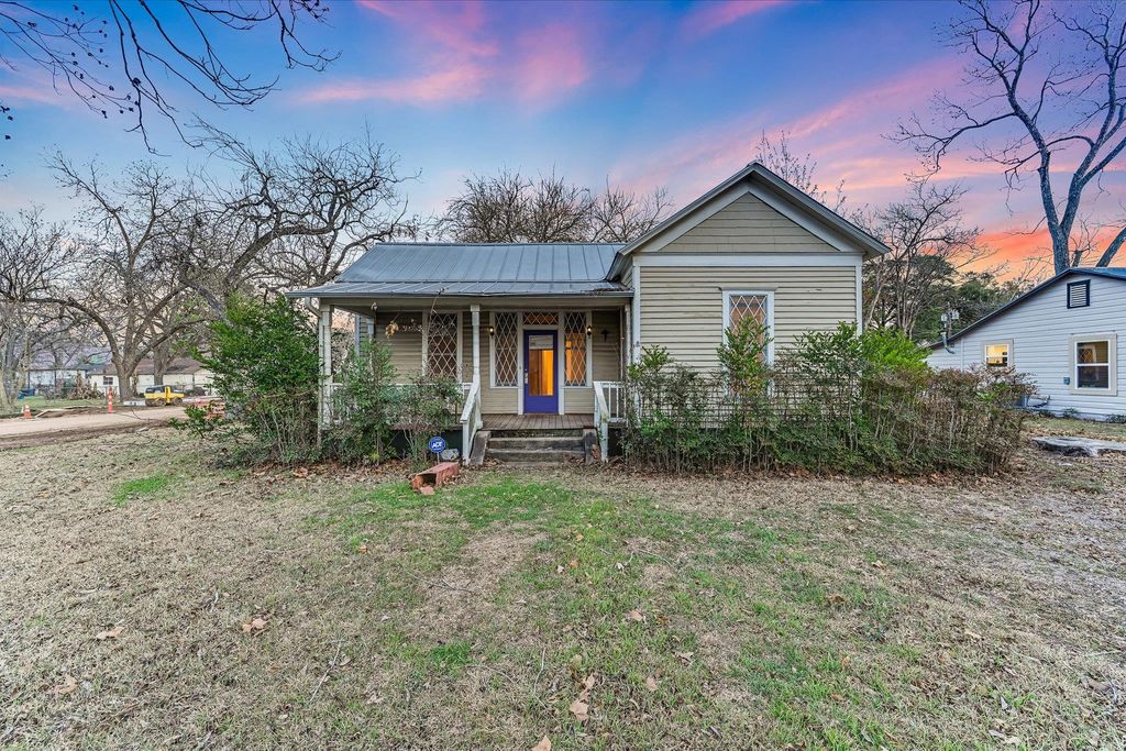 306 Garwood ST, Smithville, TX 78957