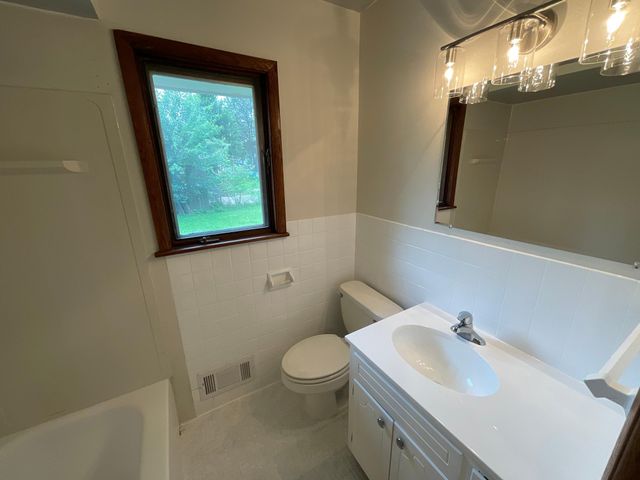 69 Langer Circle, West Saint Paul, MN 55118